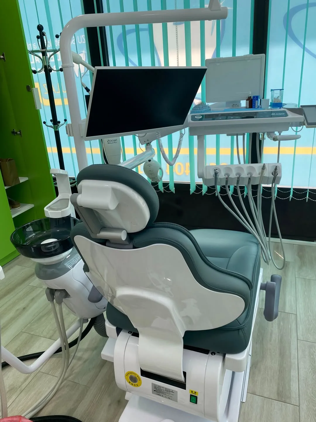 Stomatološka stolica i oprema u ordinaciji Dental LUX